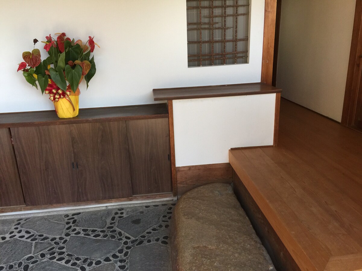 提供无线网络。客房为日式客房，配有八张榻榻米垫。