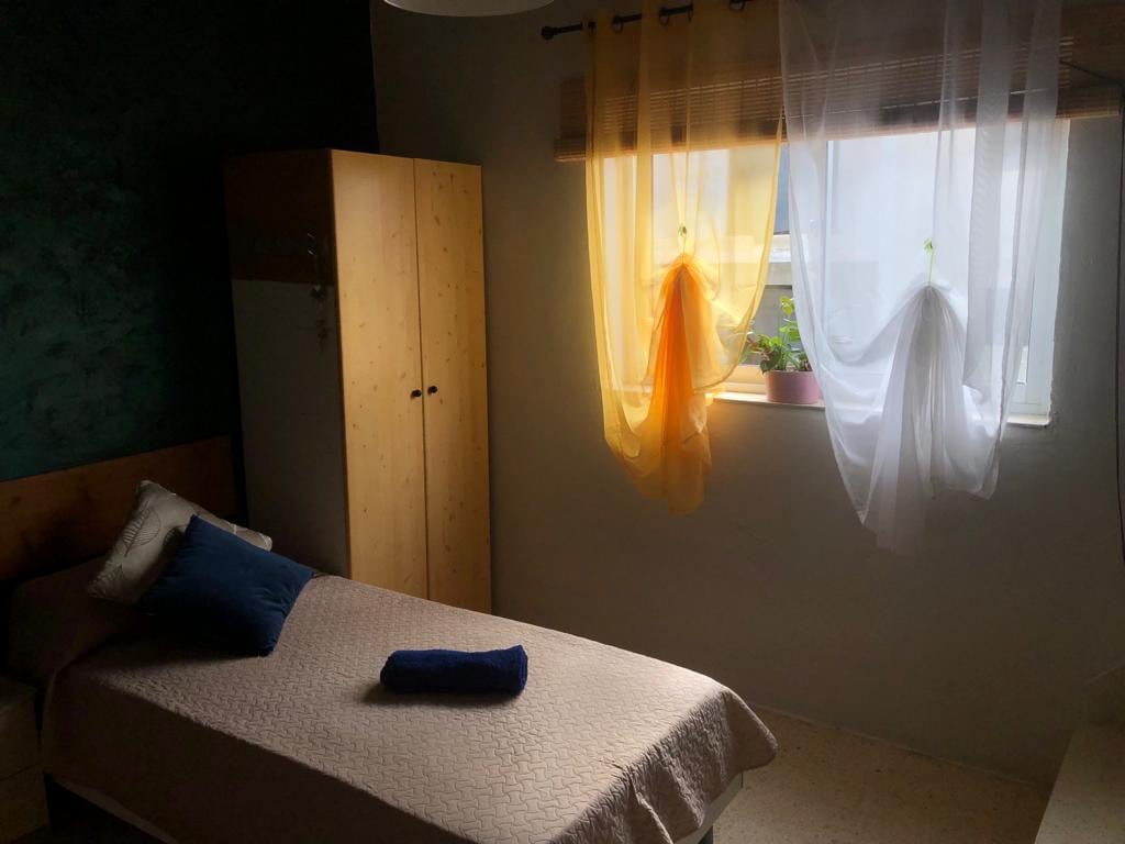 独立房间，带露台，位于Swatar Birkirkara