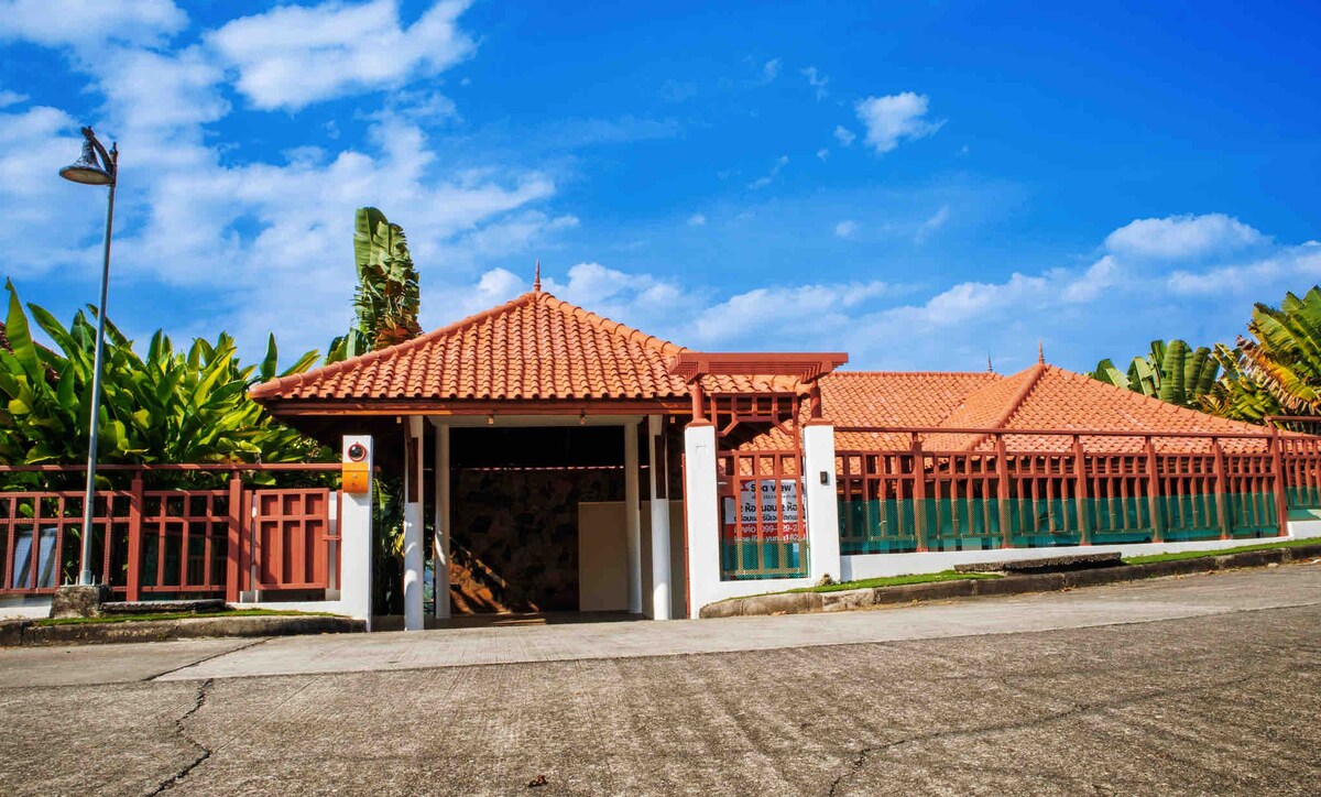 Sea view villa in Phuket town