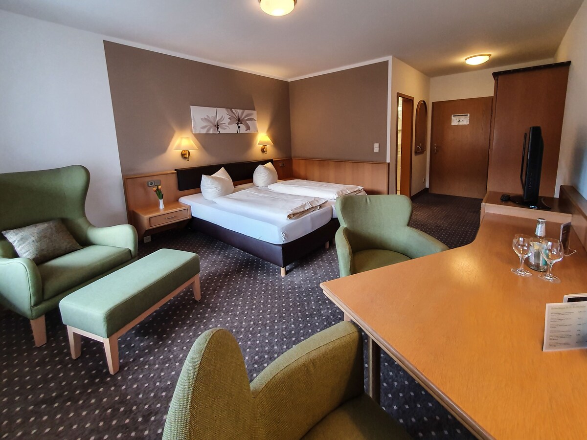 Hotel-Gasthof「Zur Linde」（基普芬堡） ，高级双人客房，免费无线网络，位于非常安静的地理位置