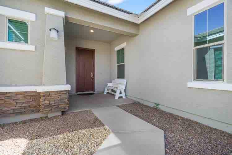 Entire Home - Quiet & Clean 3 Bed 3 Full Bath