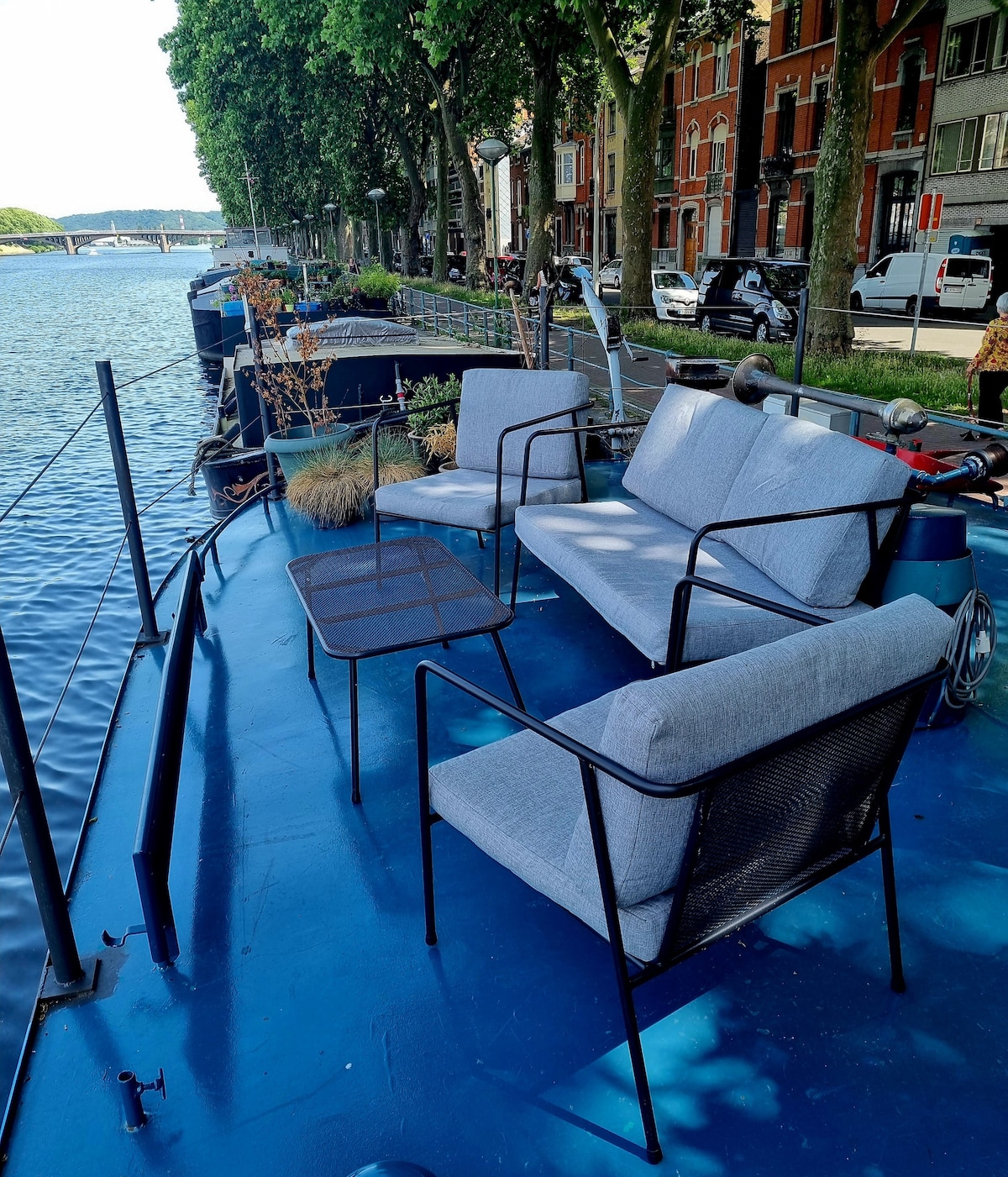 Cork: La Cabine du Capitaine sur Péniche