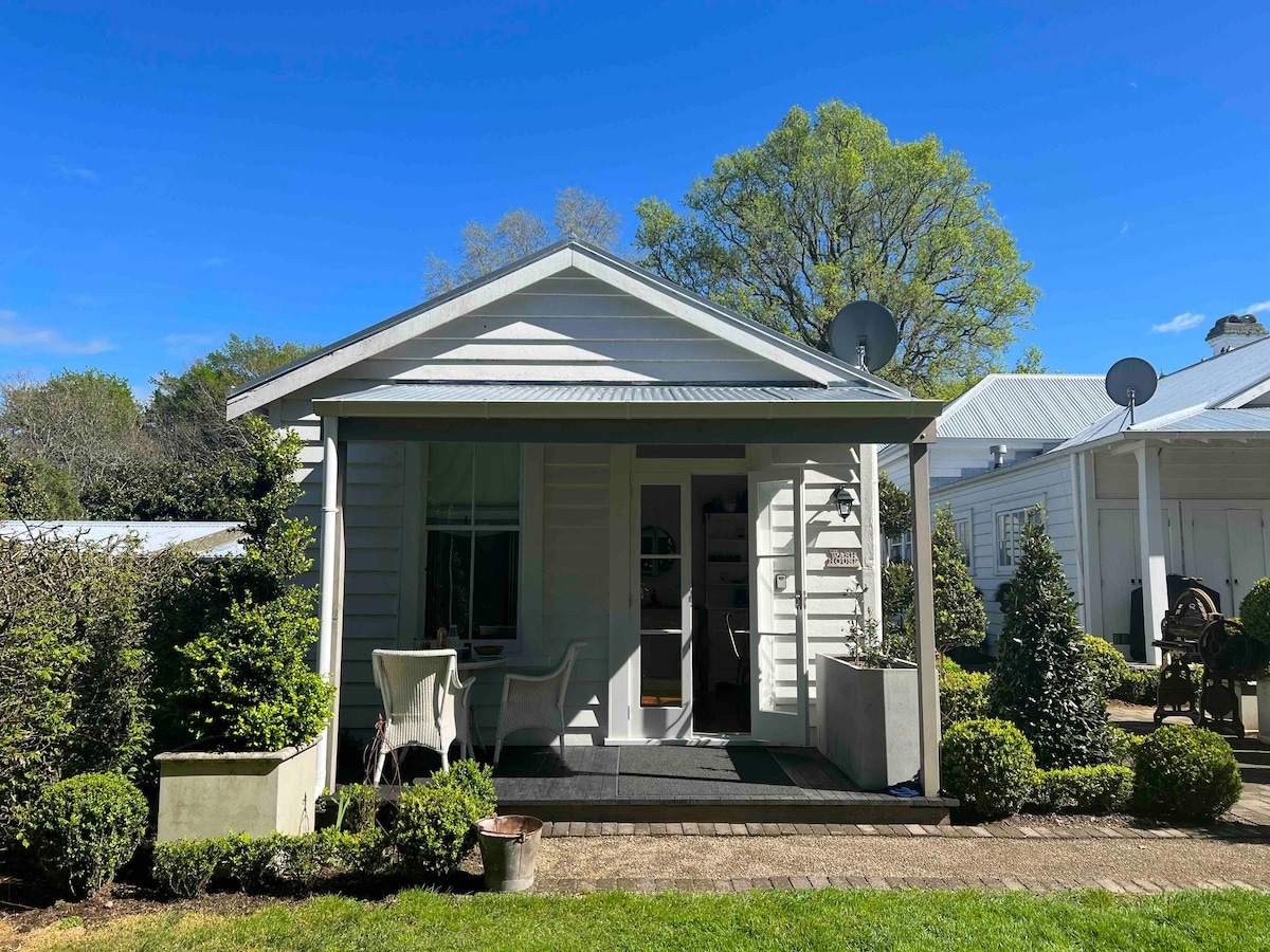 The Wash- House historic cottage