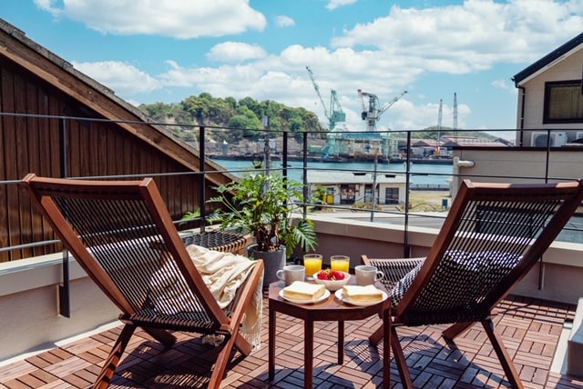 距离尾道站（ Onomichi Station Station ）约2分钟步行路程！瀬戸内海を眺めるroof top terrace付き1棟貸切り別荘！最大8名