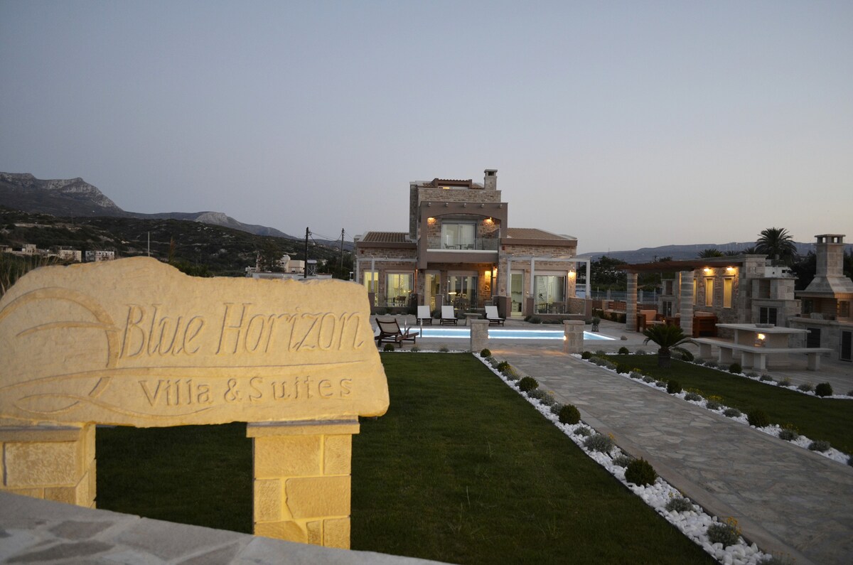 Beachfront Blue Horizon Villa with private pool