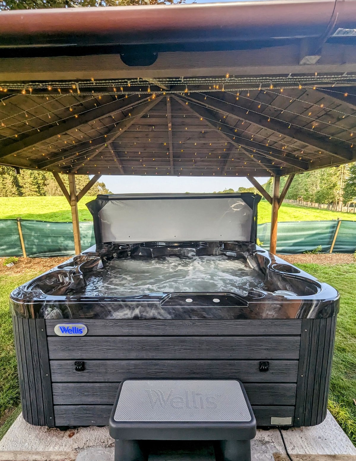 Luxury Cottage 6-seater Hot Tub & Gazebo