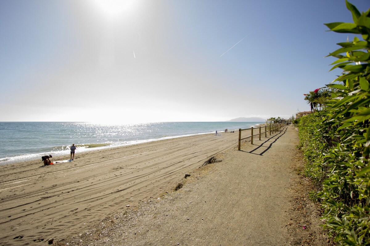 VILLA ALBORAN Beachfront 9PAX