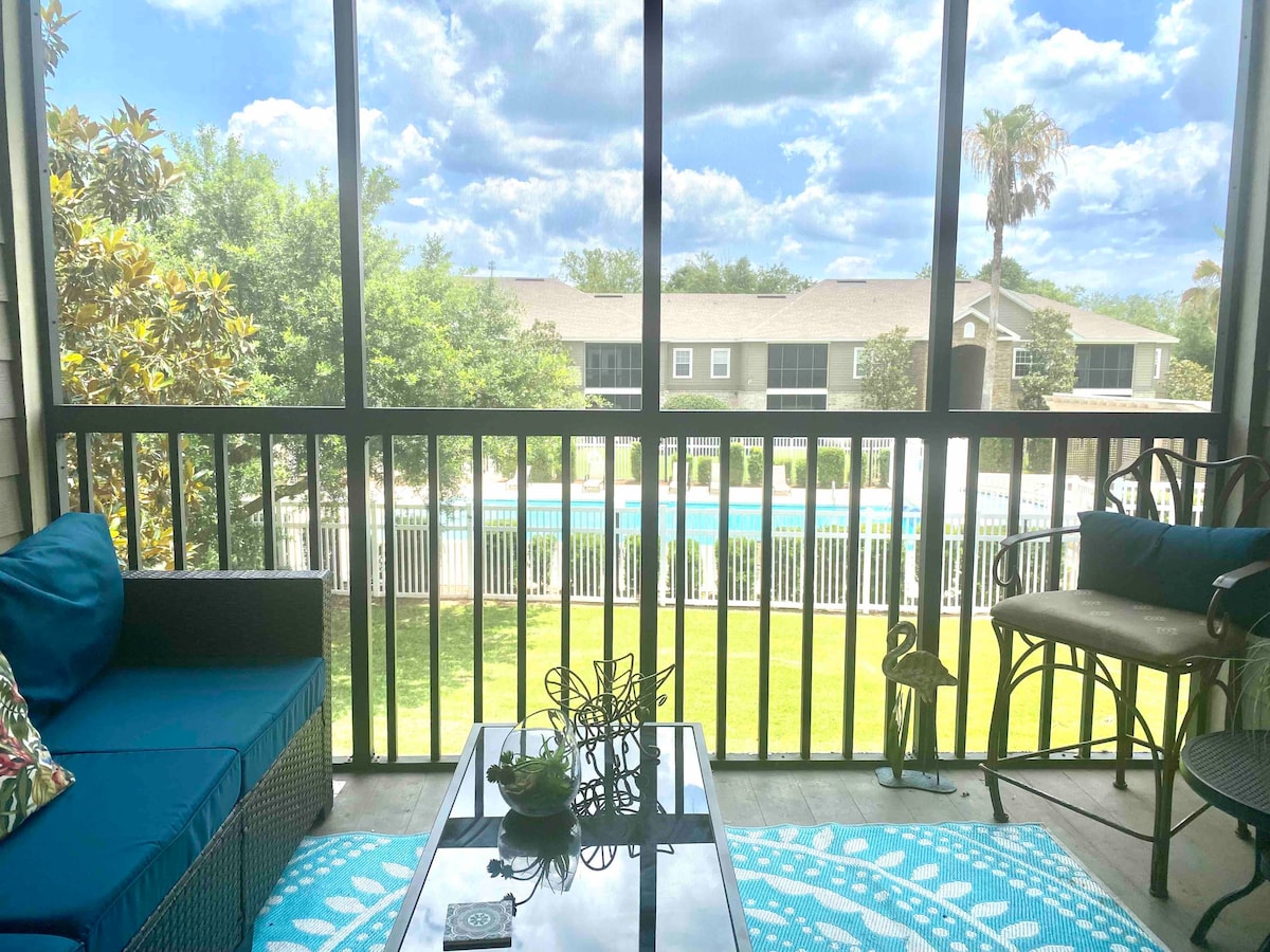 Bright Beachy Condo/ Pool View/ Near OWA/ Beaches