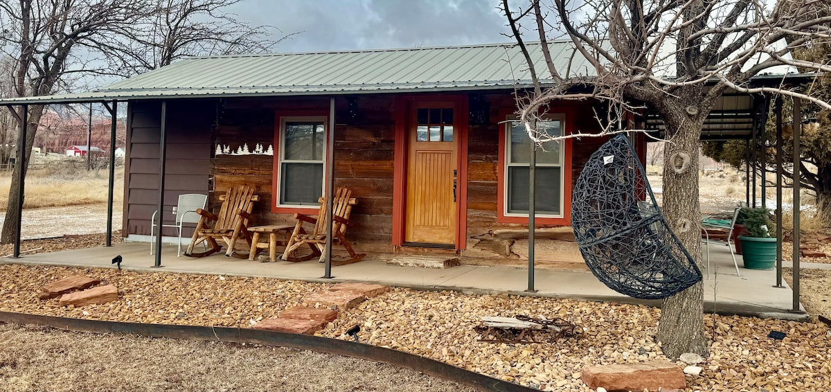 Renovated 1800s Pioneer Cabin 8 min 2 Capitol Reef