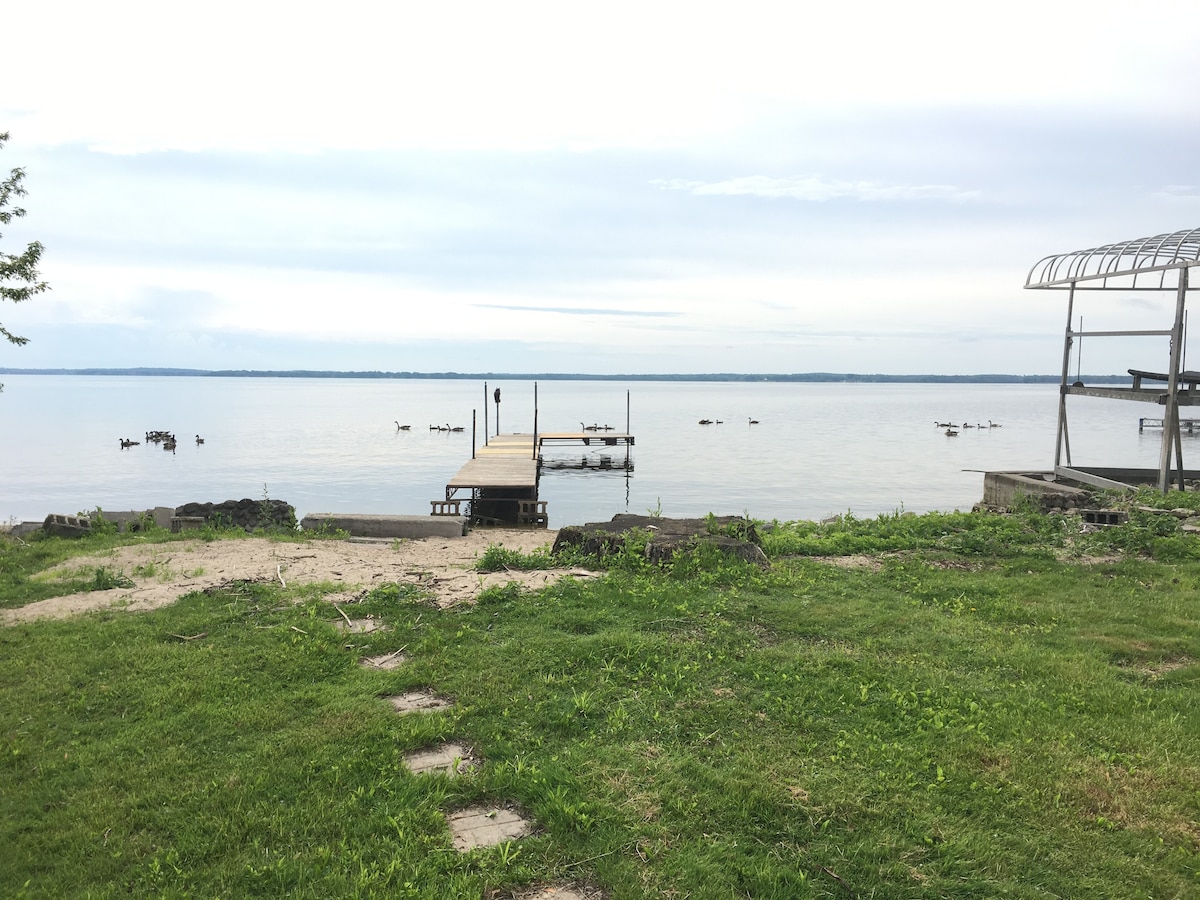 位于科什科农湖（ Lake Koshkonong ）的甜蜜海滨，带大房子