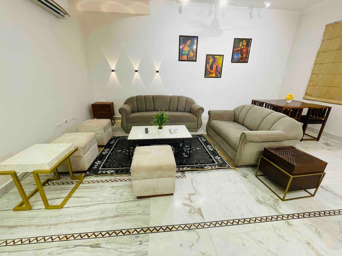 Modern & luxurious 4bhk villa