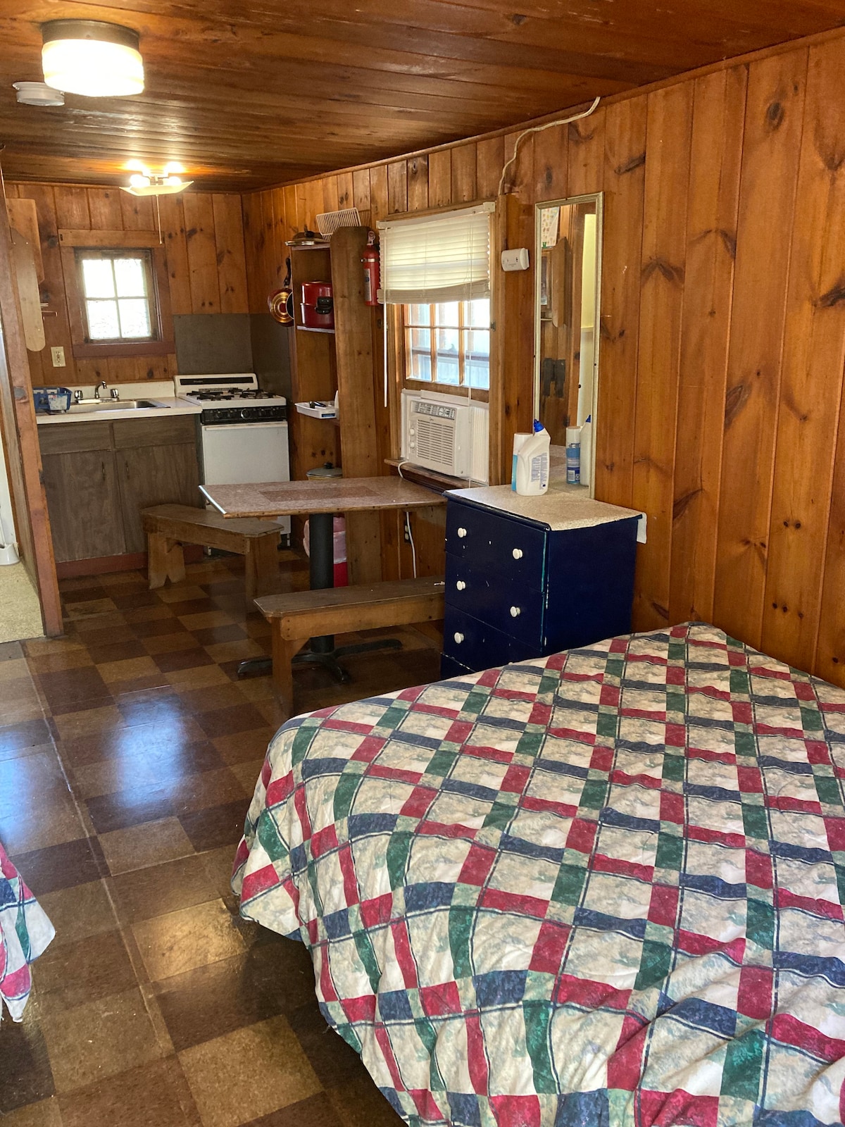 Hampton Helm Cabin 1
