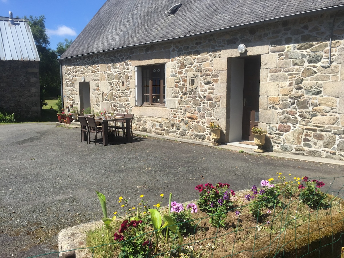 Tranquil Brittany Cottage with Free Wifi & Garden
