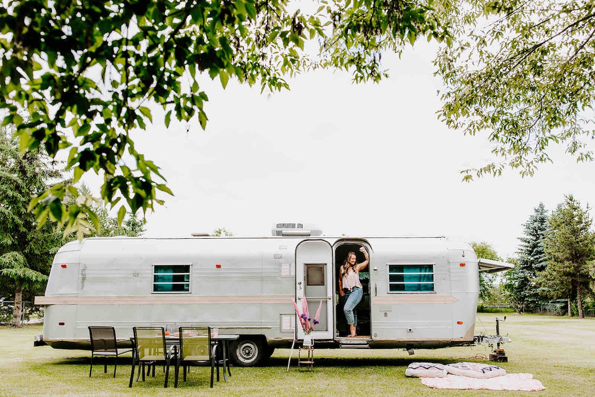 Prairie Couture Life 's Liv Tyler Vintage Trailer