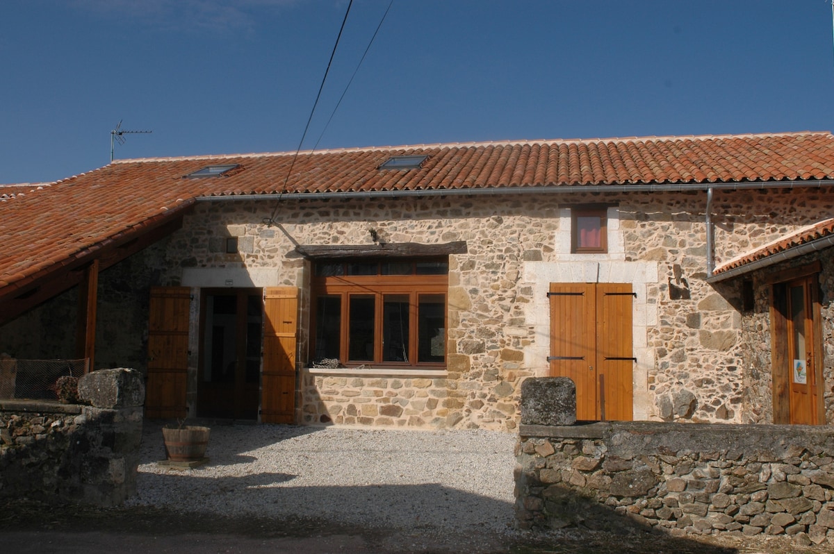 Maisons de vacances 15-20 pers/Dordogne/piscine