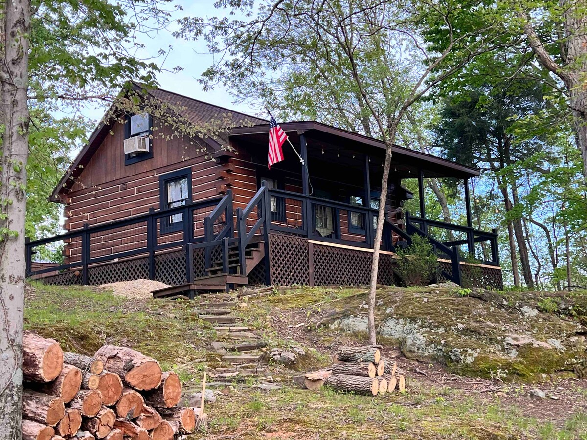 Comfy Cabin near Patoka Lake