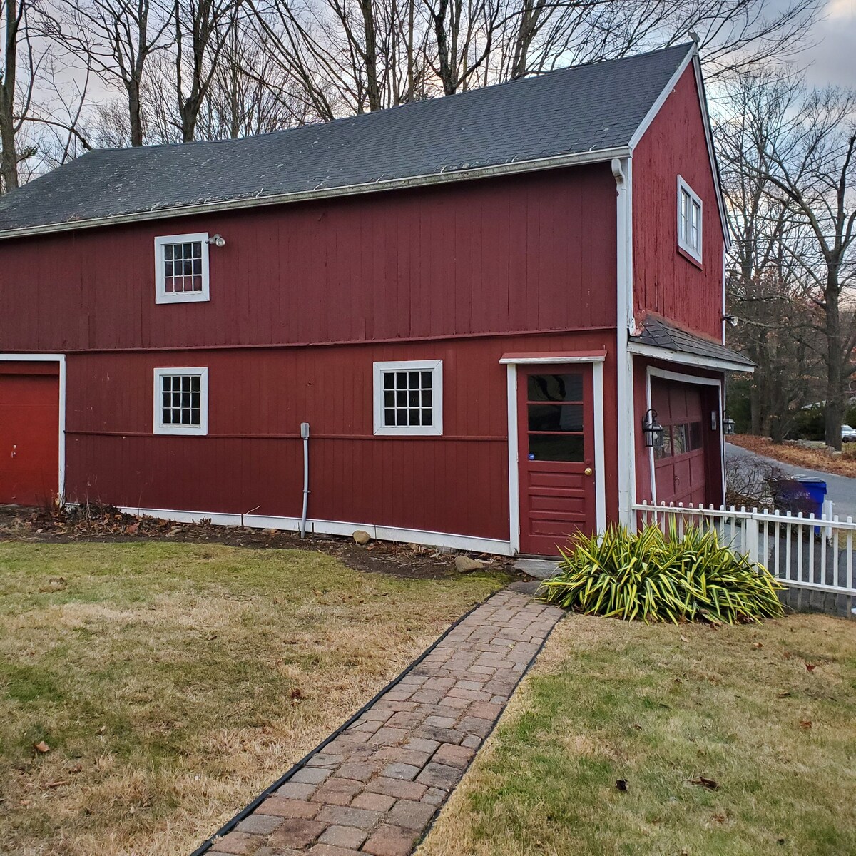 1750年代康涅狄格州历史悠久的农场，带独立房间