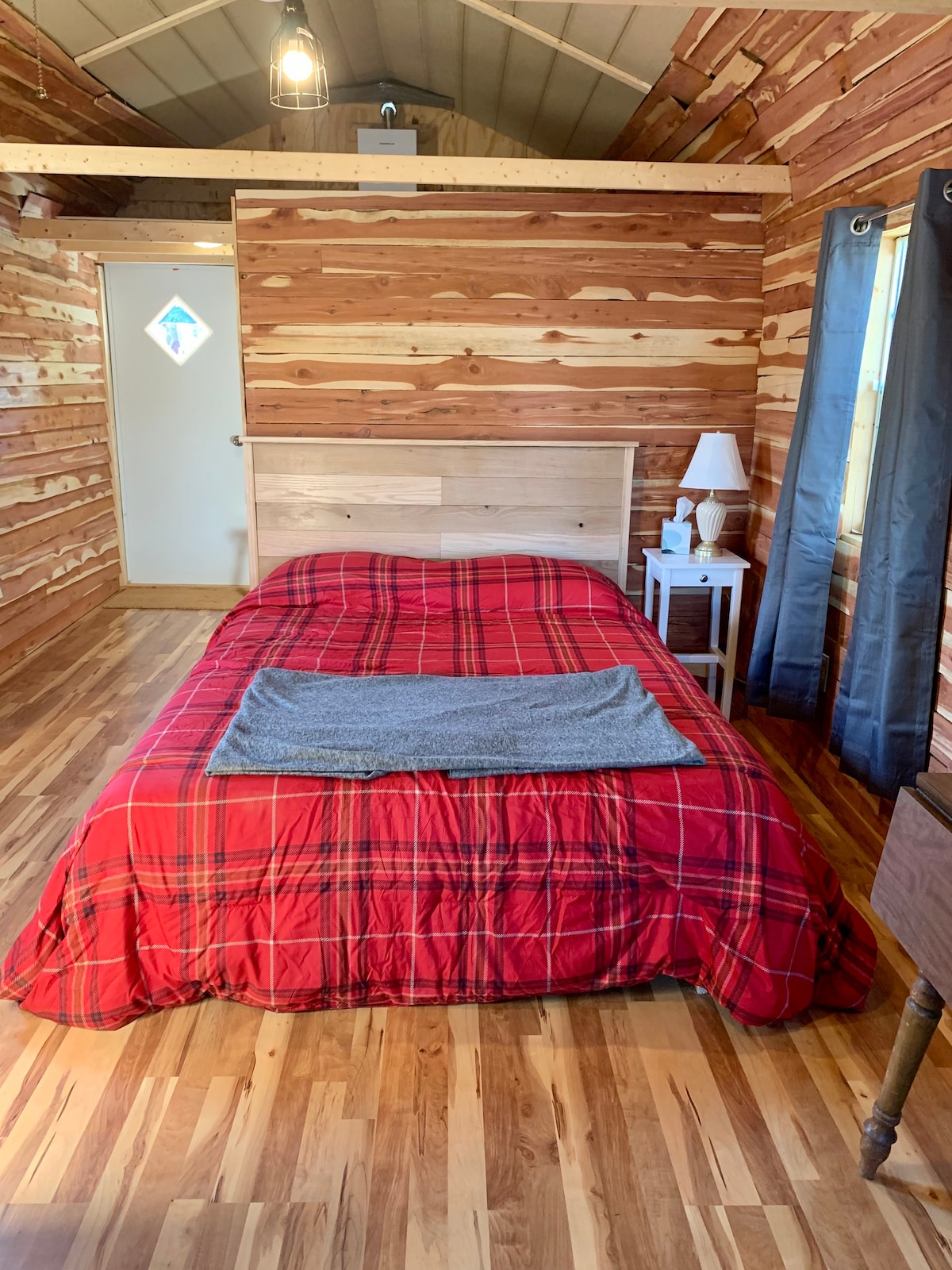 The Cedar Cabin @ River 's Edge Bed & Breakfast