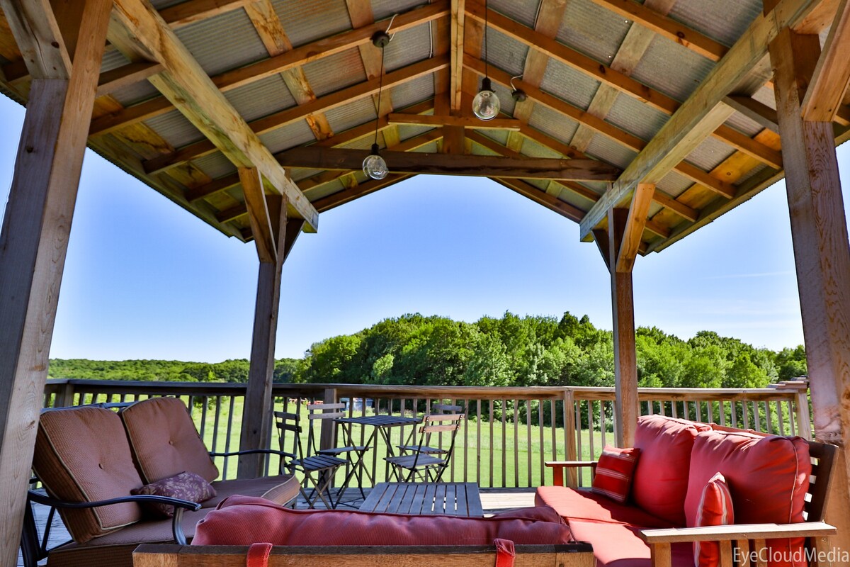 Charming & Private 2 BR Country Getaway