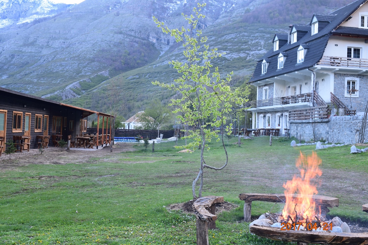 Boga Alpine Resort, Guest House & Camping