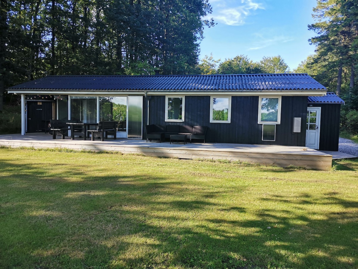 Skønt sommerhus midt i skoven