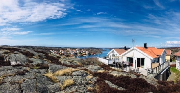 Moderne skjærgårdshus med havsutsikt