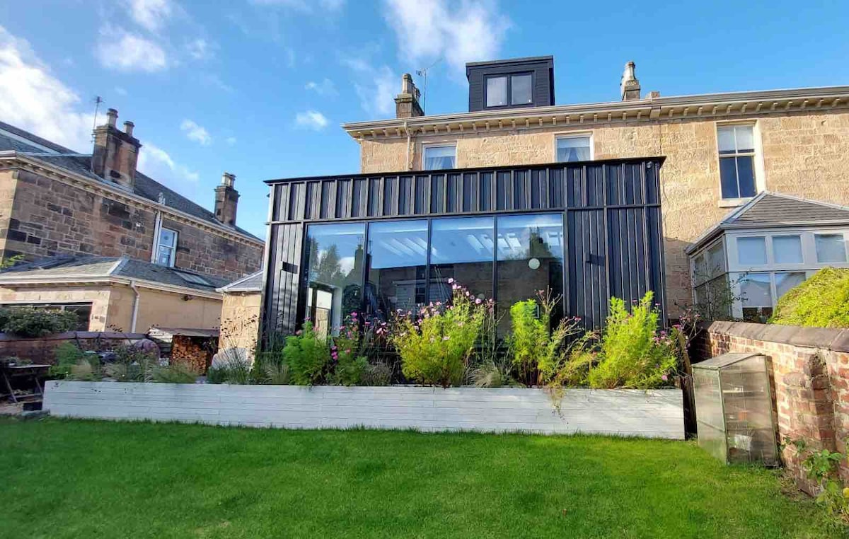 Victorian house with sauna and hot tub