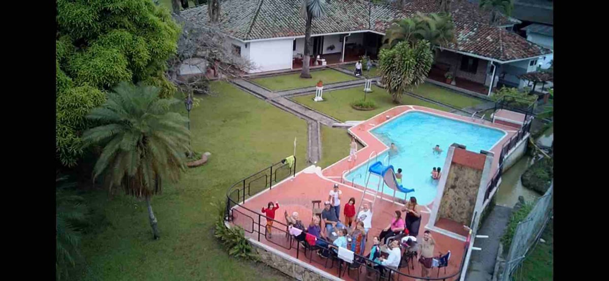 Hermosa y tranquila finca con piscina