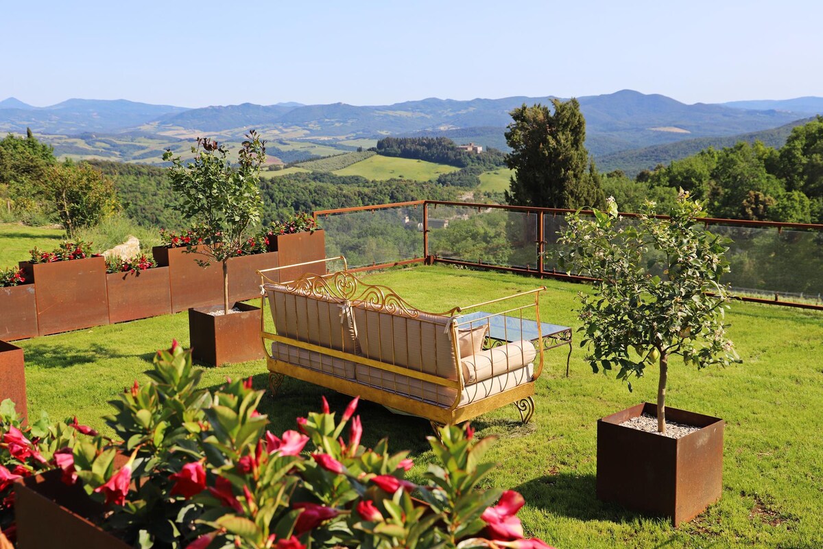 Amazing stone farmhouse a few km from Volterra