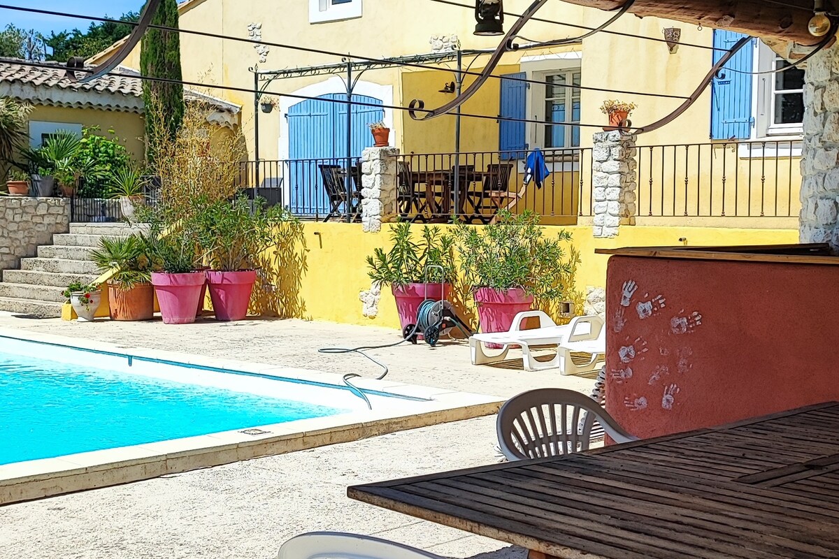 别墅与游泳池在拉加德Adhémar, CASAMACCI