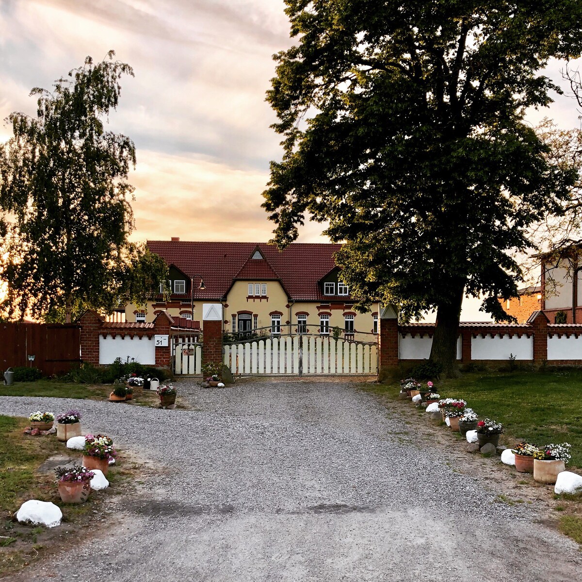 Ferienwohnung im Bauernhaus Ostseebrise- Hofblick