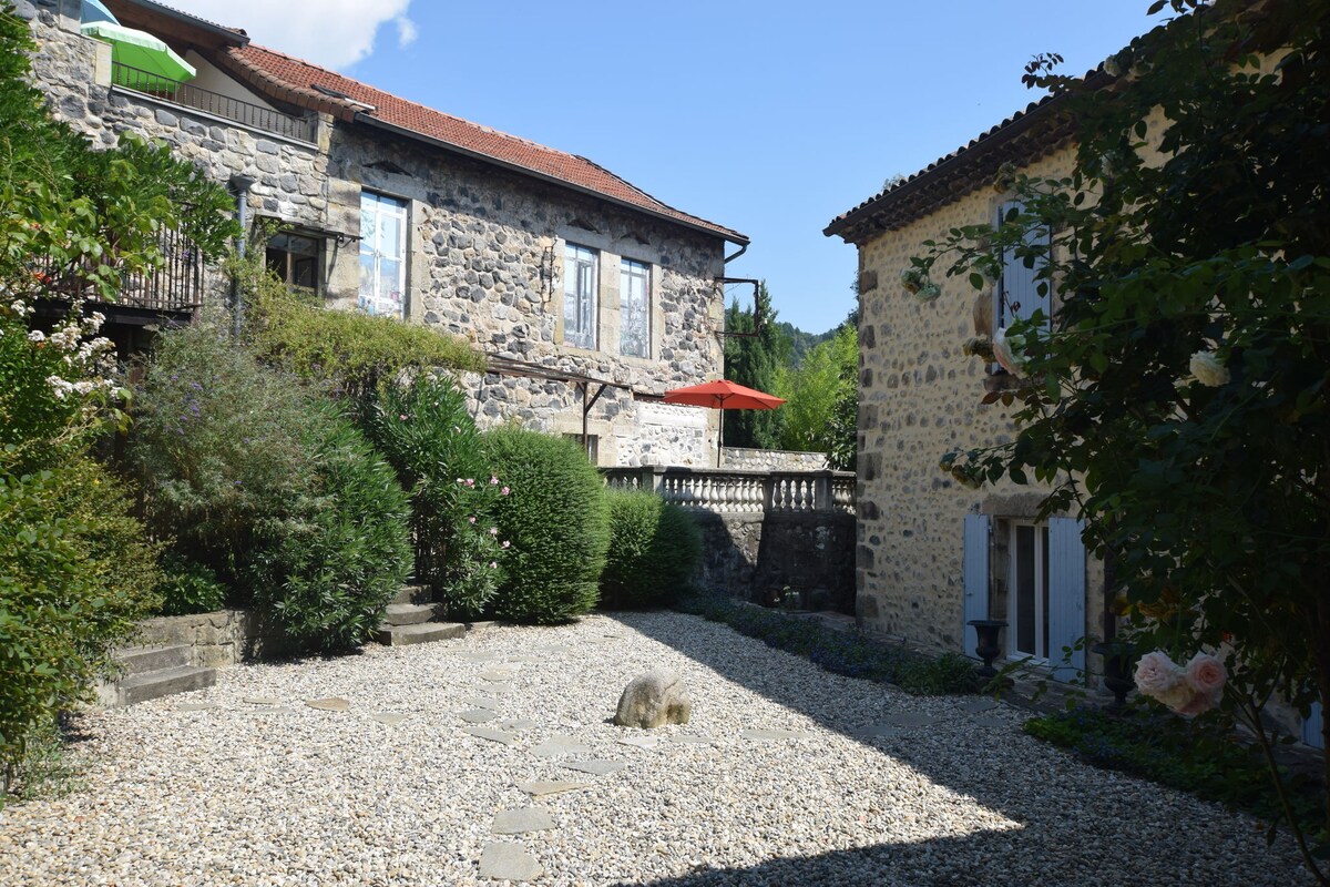 Peaceful holiday home with pool in Ardèche