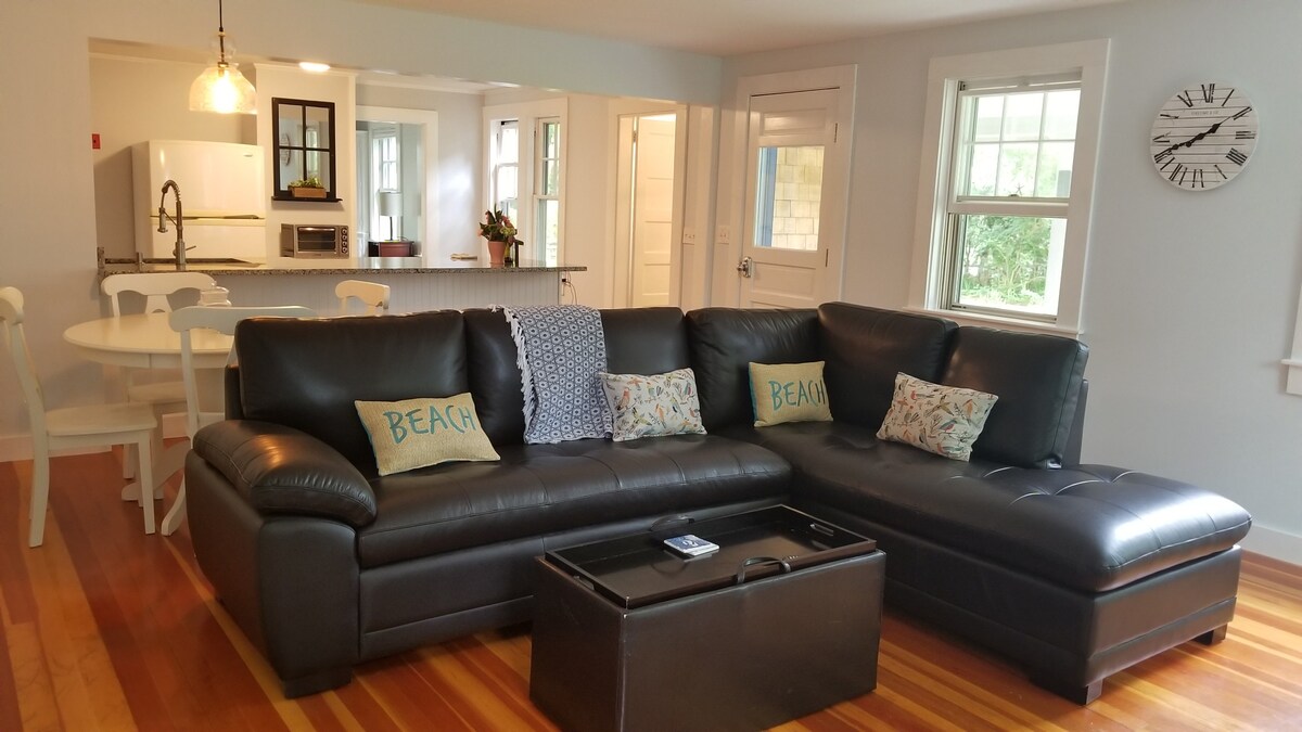 Relax in Bright & Open - 4 Bedroom Cape Cod House