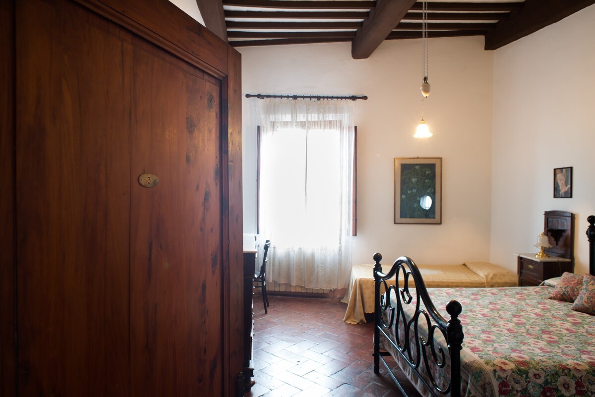triple room San Gimignano with view