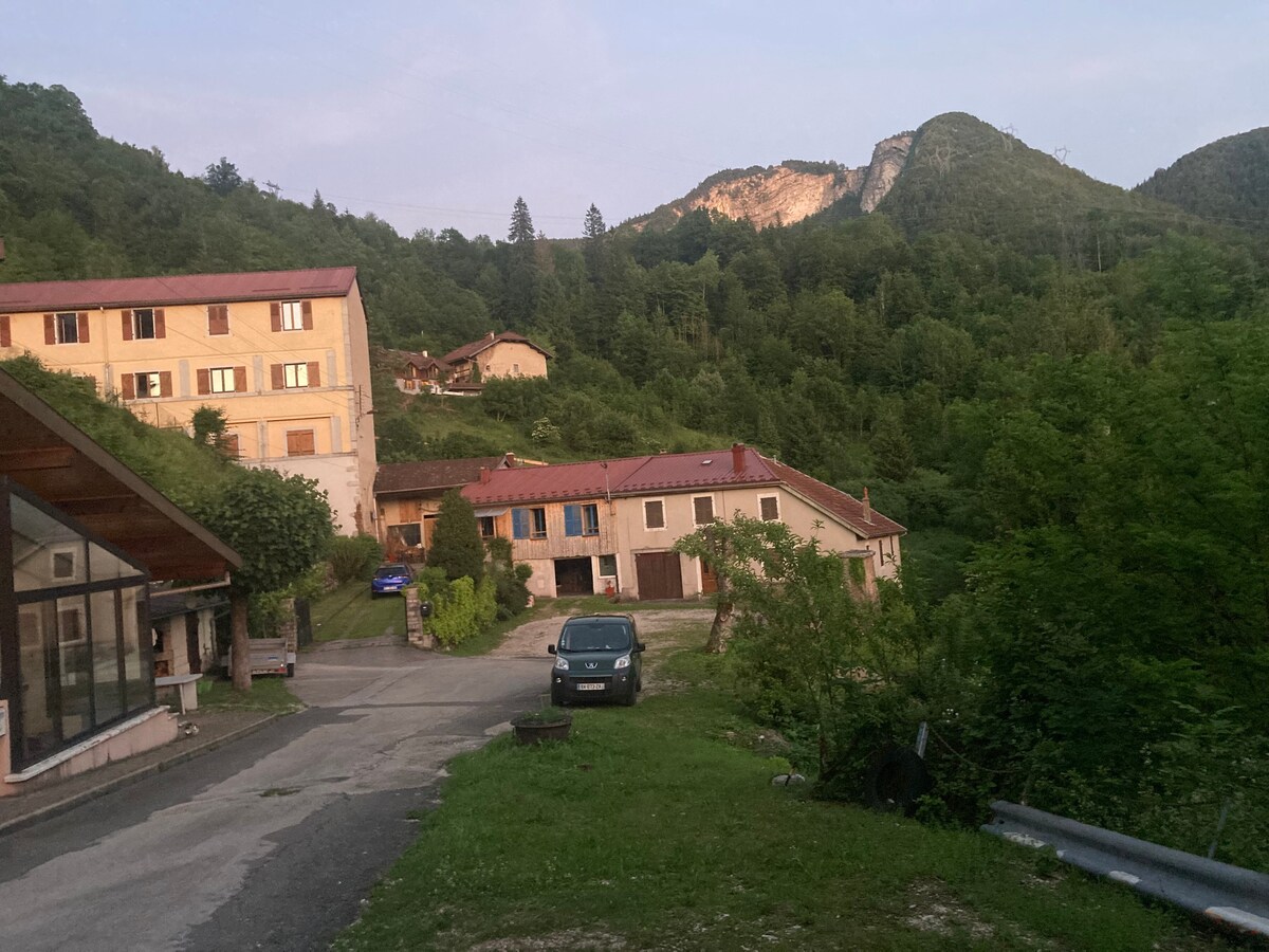 Chambre  Haut-Jura à Montbrillant