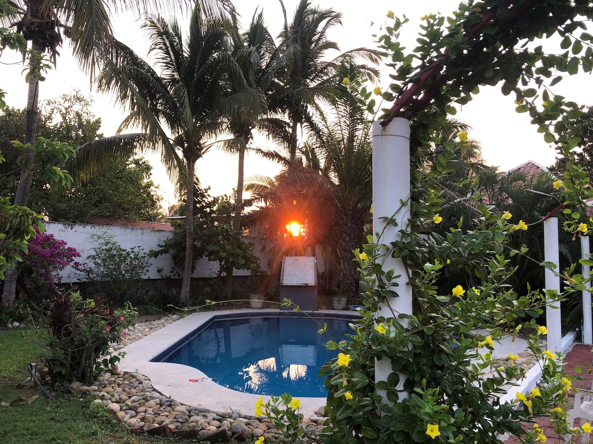 Casa entera.Acapulco.Pie de la cuesta.Sunset house