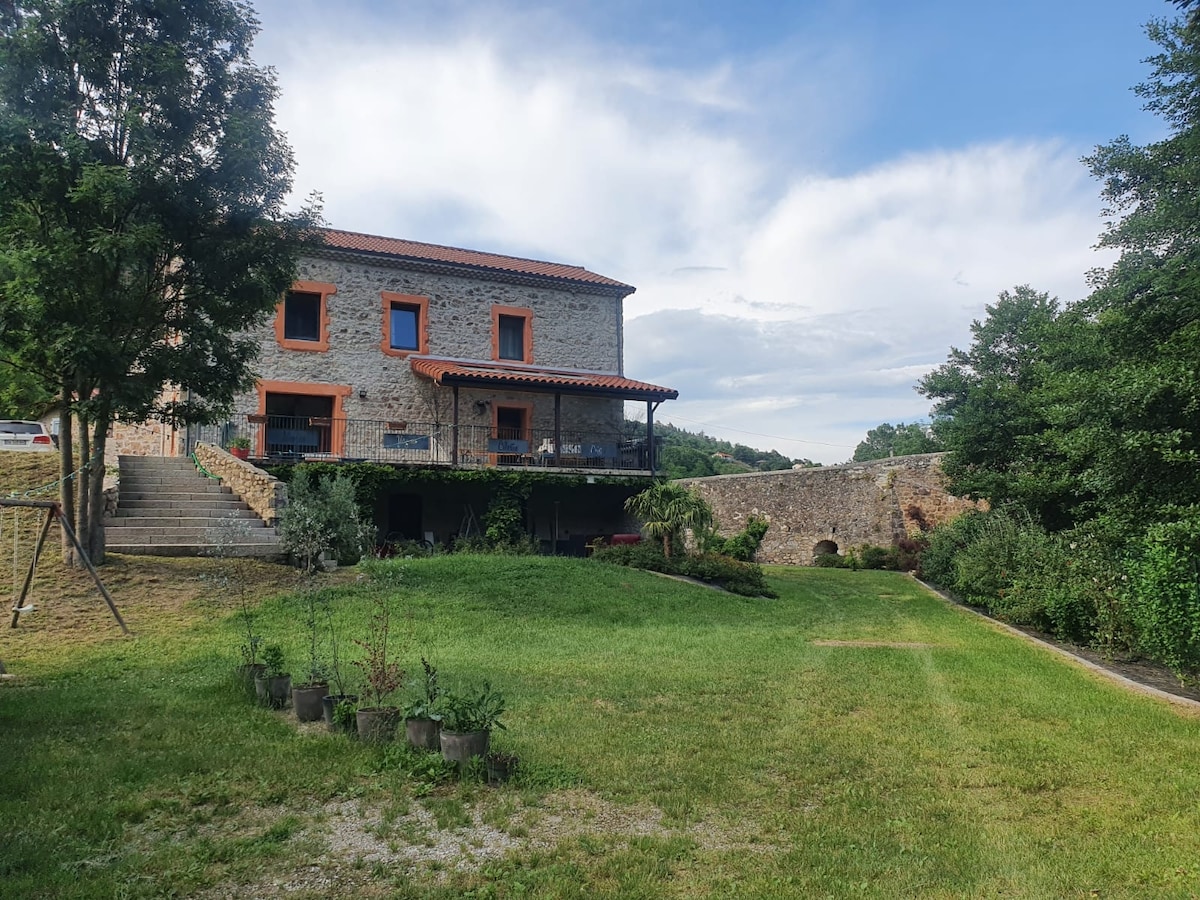 Belle Villa avec piscine en Ardèche Verte