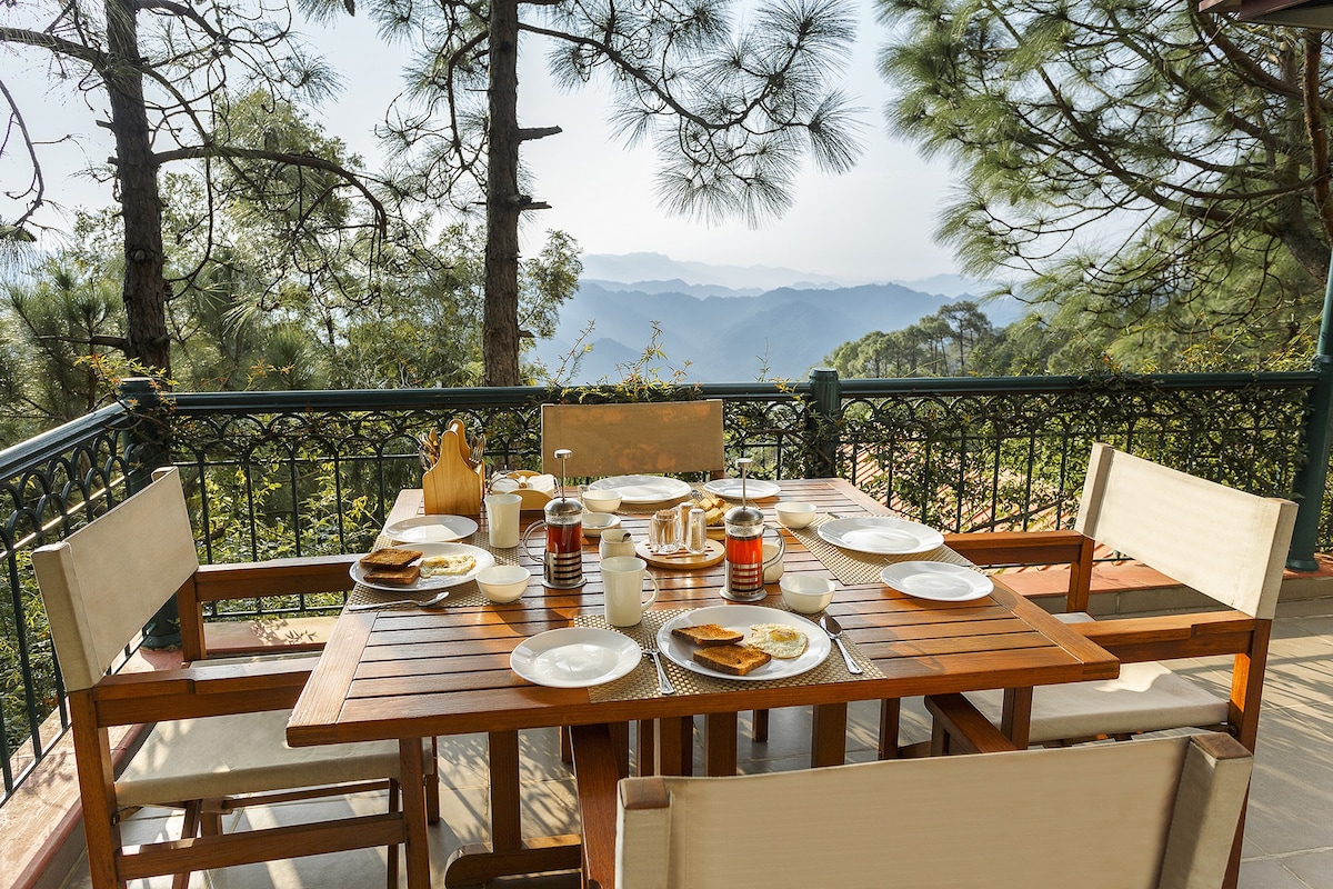 Fully Serviced 4BD Villa, highest point in Kasauli