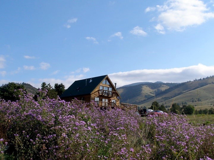 Large Mountain Cabin - 6+ Bedrooms - On 100 Acres