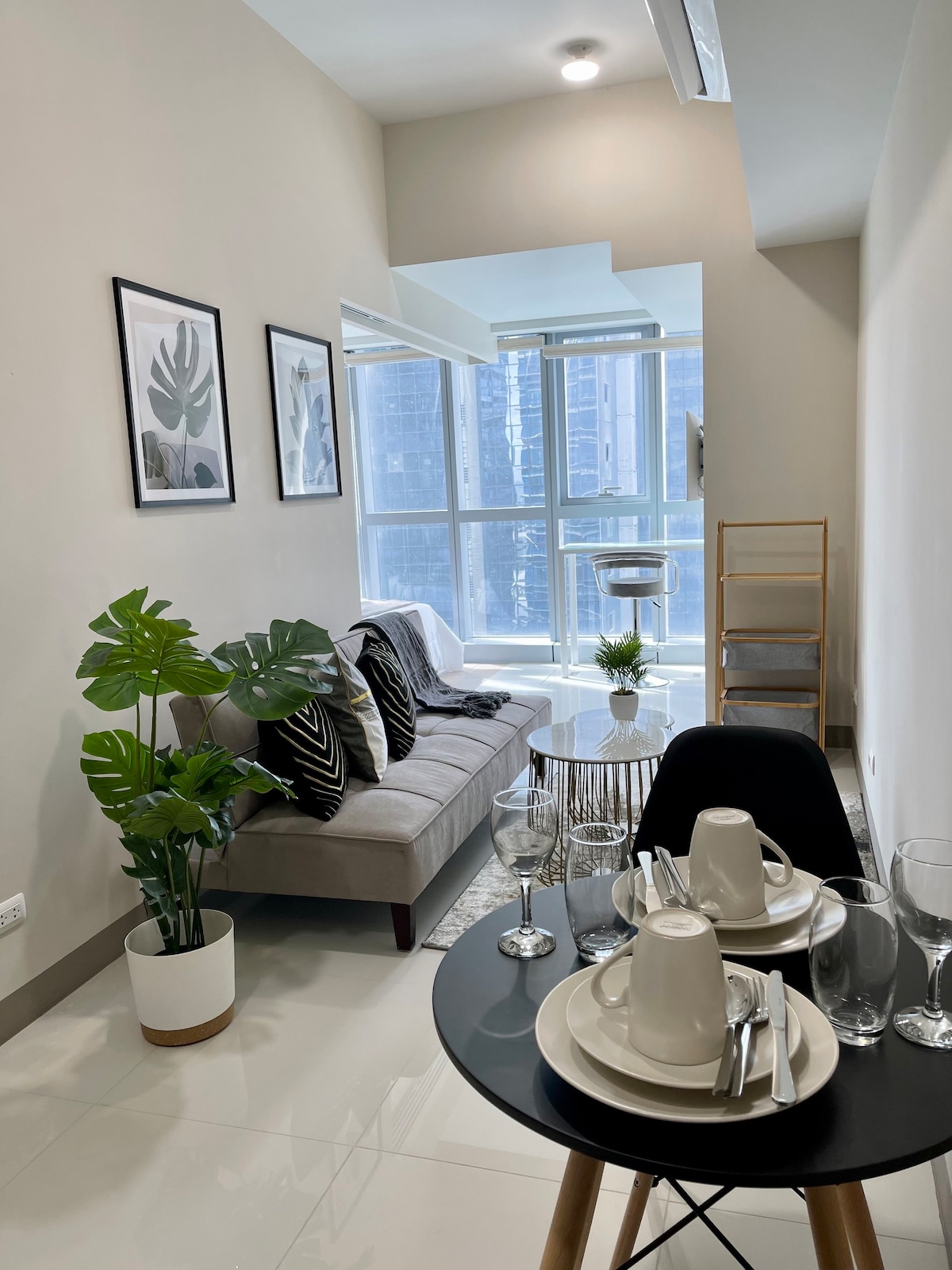 Executive Luxe 1BR Suite in Uptown Parksuites BGC
