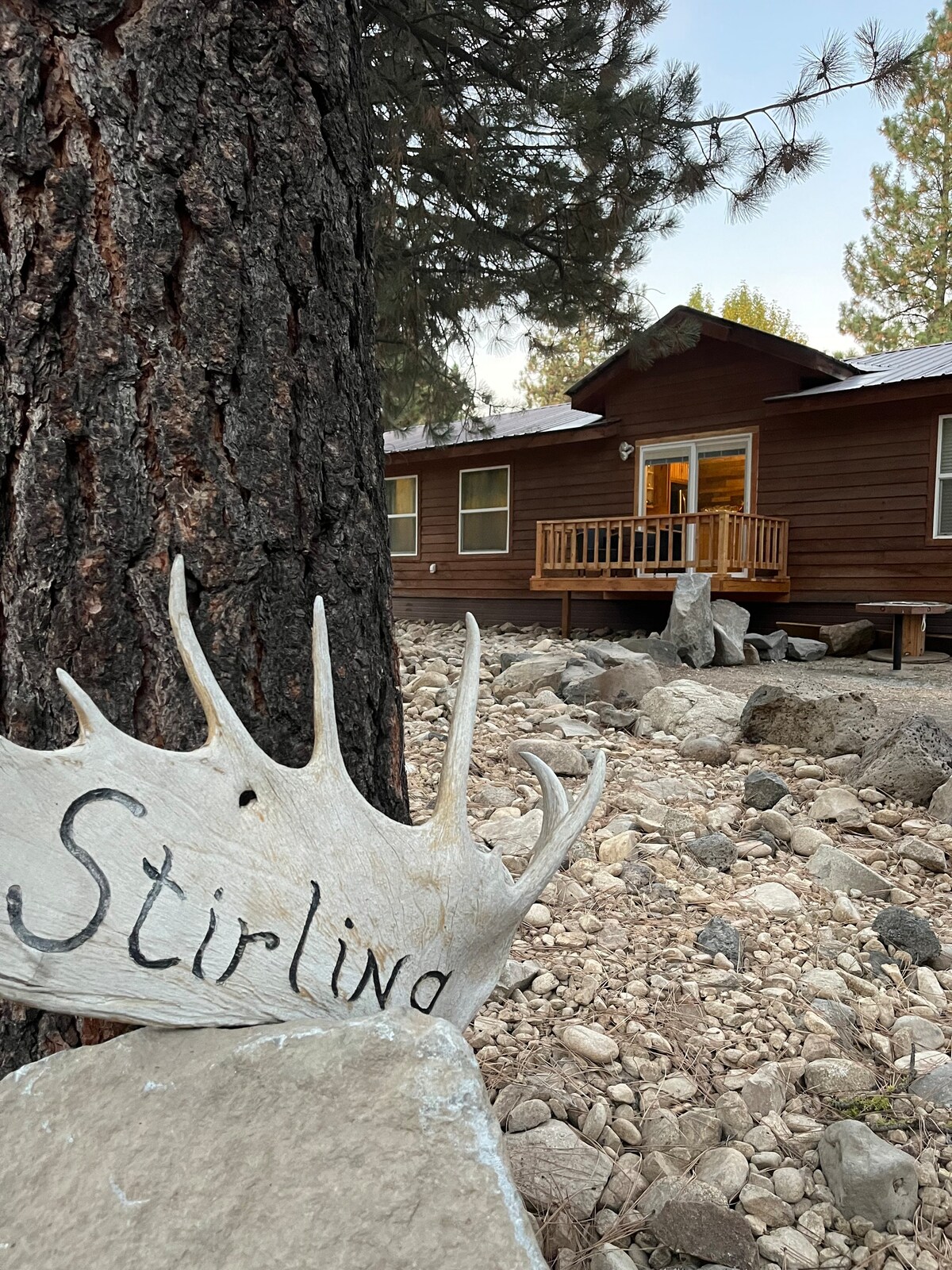Stirling Suites Outlaws Hideaway with Hot Tub