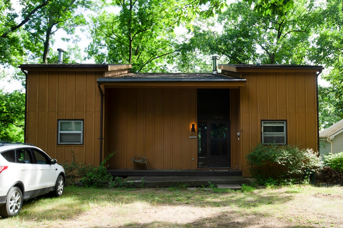 Cottage on Vineyard Lake