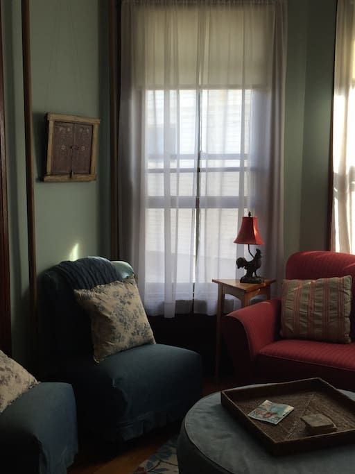 full summer 2br/1ba victorian apt.