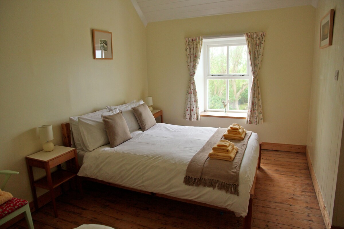 Rooms With Breakfast In  Traditional Cottage