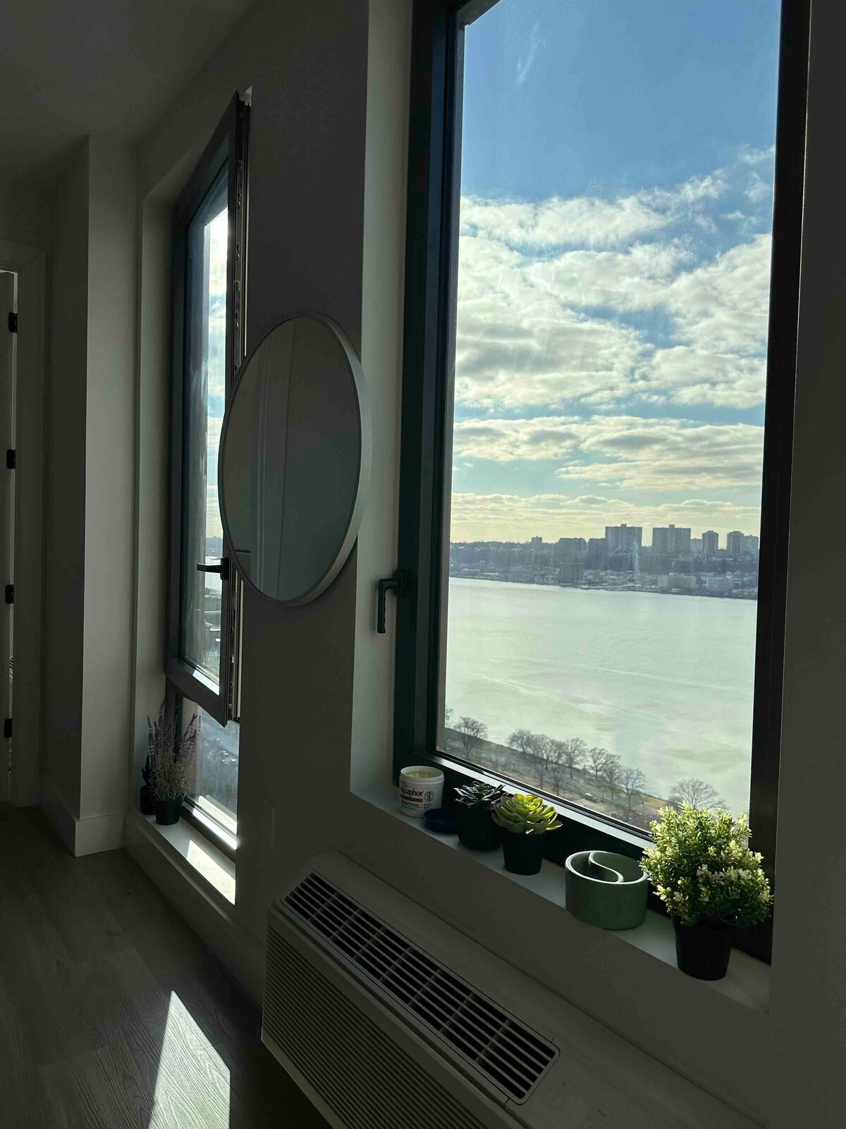 Cozy sun-lit luxury apartment