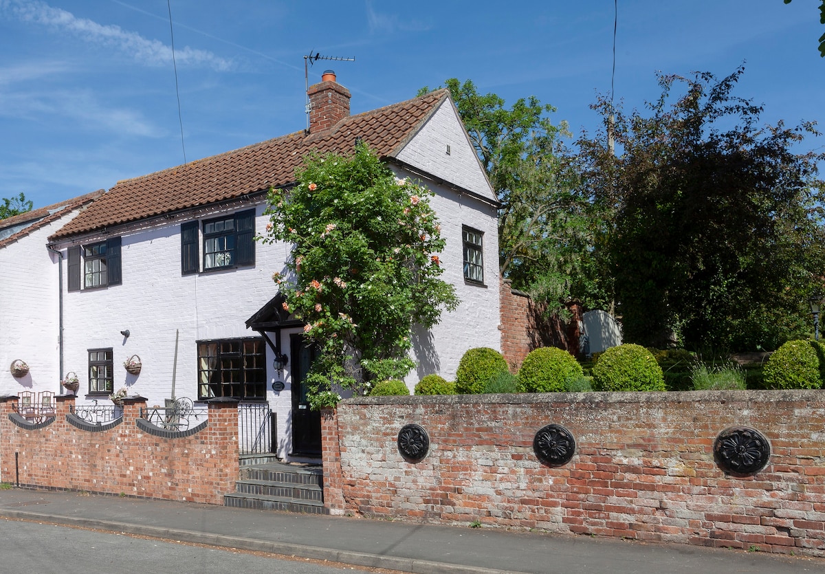 Rosehip Cottage - Period Property Bingham, Notts