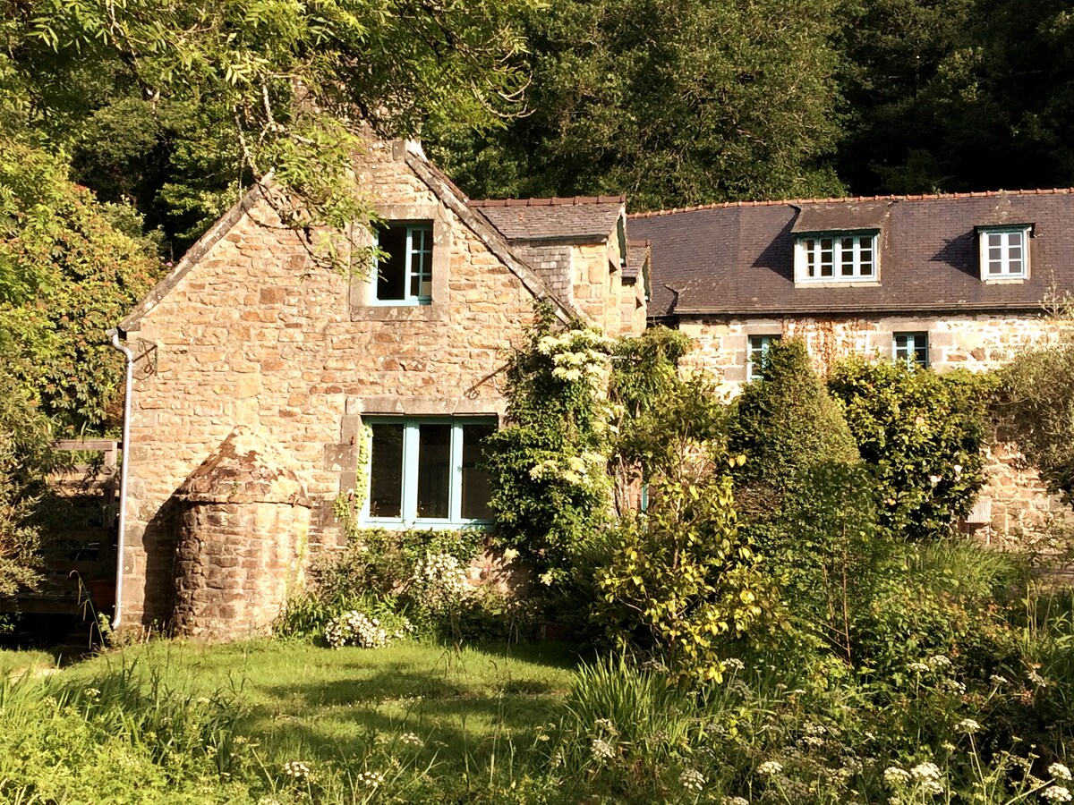 Petit Moulin - Moulin de Rossiou及其泳池