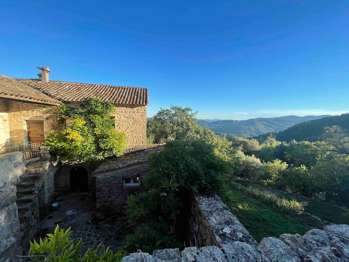 Charmant logement avec terrasse