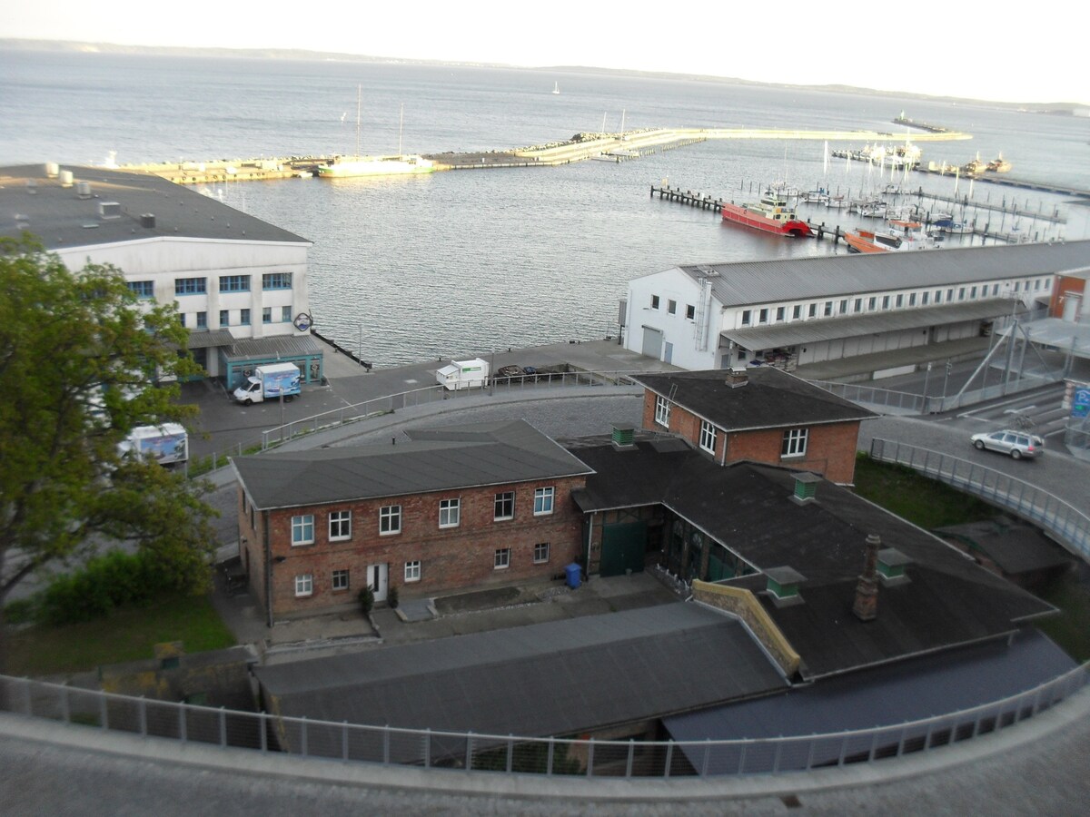 FeWo mit Balkon direkt am Hafen (Hafenkapitän)