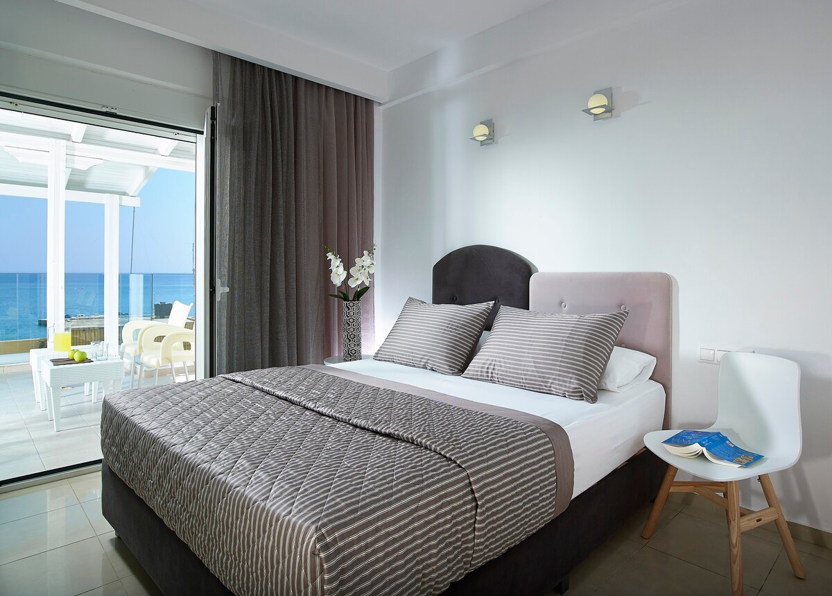 Coral Hotel Superior Double Room with Sea View